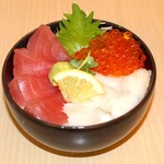 Domburi Chaya - 三色丼（まぐろ、えんがわ、いくら）1680円
