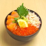 Domburi Chaya - 三色丼（サーモン、いくら、かに）1680円