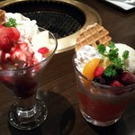 ワンカルビ - 白モンブランとたっぷりカスタードの苺パフェ／フレッシュみかんと苺のカルピス