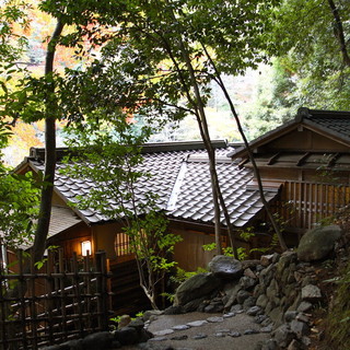 隠れ家のような食事処