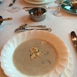 レストランプティフール - ホワイトマッシュルームのスープ