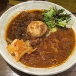 SPICY CURRY 魯珈 - 2種盛り(カリサピ、チキンカラヒ)、るうろう煮玉子