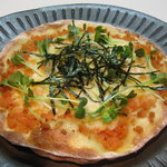 あい - 生地の３分の１に豆腐を使用したヘルシーピザの鮭フレークのピザ　６００円。少ししょっぱめでおつまみにピッタリのおすすめピザです！