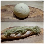 TTOAHISU - ◆パンは2種類・・上は牛乳パン。 下のパンは梅干し入りの米粉パン。何度か頂いていますが今回は上に「とろろこんぶ」がのせられていました。 イメージとしては「梅」＋「米粉」＋「とろろ昆布」で「おにぎり」だそうな