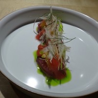 TTOAHISU - ◆初鰹のカルパッチョ・・盛り付けが美しいこと。 今年の初鰹は高値で取引されていると他で耳にしましたが、タップリ盛られています。