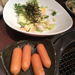 カルビなハサミ - サラダとソーセージ