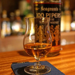 BAR Aes - ７０年代の Seagram's 100 Pipers