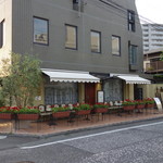 ラ・ターブル・ド・トリウミ - 外観