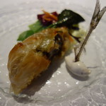 ラ・ターブル・ド・トリウミ - アミューズ・ラタトゥイユとシコイワシのパートフィロ包み焼き