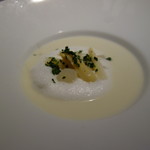 ラ・ターブル・ド・トリウミ - ホワイトアスパラの冷たいスープ