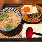 東京ガパオ - ランチAセット　鶏ガパオ&ハーフタイヌードル