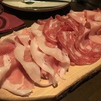 オービカ モッツァレラバー 梅田店 - サルーミ4種盛り合わせ