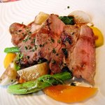 オステリア アックアインボッカ - スペイン産熟成レアルポーク肩ロースのグリル 季節のお野菜・金美人参添え