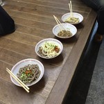 池内うどん店 - ４人並んで池内愛を語らいながら・・・