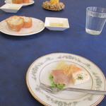 カジュアルフレンチ アミューズ - アミューズ、パン（オリーブオイル付）