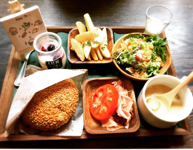 ランチメニュー Cafe Dining Bambi カフェアンドダイニングバンビ 京都市役所前 イタリアン 食べログ