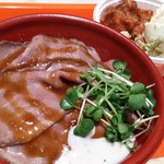 KITCHEN ORIGIN - 炭火焼きレアローストビーフ丼＋お惣菜