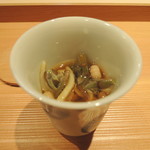 くろぎ - イワナシの入った小鉢