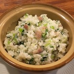 青梗菜が香る干し肉入り釜ごはん