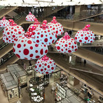 TEPPANYAKI 10 GINZA - 銀座シックス、真ん中・吹き抜けの提灯（おまけ）