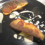 ル・ヴァンキャトル - 鮎のポワレ　ジュとブール・ブラン、スピルリナソース