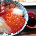 平成館 しおさい亭 - 朝食バイキングでできる海鮮丼