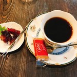サードプレイスすろー - コーヒー、干し柿のワイン漬け