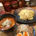 つけ麺屋 やすべえ - 辛味みそつけ麺の中盛(330g)とお得な3種盛りのトッピング('17/05/16)