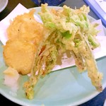 十八番 - ホタテ、ウド、コシアブラの天ぷら。