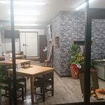 ミートハウス おにくやさん - 移転新店舗内のイートインスペース