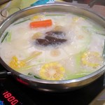 Supreme Hot Pot - 料理写真:花膠海參靚雞煲