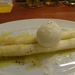 Ristorante Martello - 極太白アスパラガス半熟卵。
