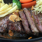 セントラル福岡ゴルフ倶楽部 レストラン - 柔らかな肉です
            牛脂注入しちょるよ