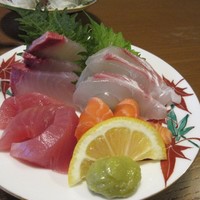 芝 - 次は刺身の４種盛り合わせです、お酒はこの日は冷酒をいただいてみました。
                