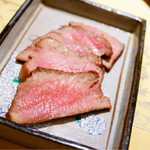 さ行 - 牛タン焼き
      手前から奥にかけてタン元からタン先だそう