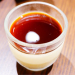 さ行 - 豆乳のドルチェとコーヒープリン
      黒蜜をかけていただきます