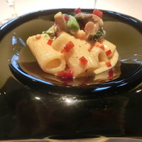 キメラ - パスタ２皿目紅ズワイガニとカルドンチェッリ。菜ノ花とイベリコ豚のチョリッソー