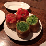 トラットリアチッチョ - ・ブルスケッタ＆ガーリックトースト/500円