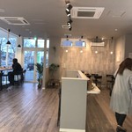 ミルキークラウン - キレイな店内