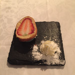 オーベルジュ・オー・ミラドー - イチゴのベニエ