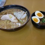 あっぱれ亭 - 赤味噌ラーメンとチャーシュー丼のセット  900円