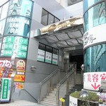 iskandal - 磯子駅西口。イスカンダルが入っているビル。