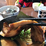 ラーメン いっとうや - トロトロのどでかいチャーシューが3枚