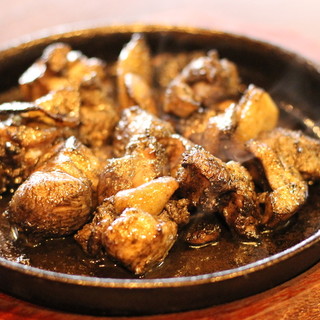 Specialty! [Aged charcoal-grilled thighs] of Miyazaki chicken whose aroma of charcoal whets the appetite!