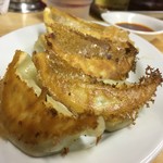 幸楽 - 焼き餃子。タレなしそのままでもおいしい！