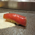 すし京辰  - B-4　握り　マグロの漬け