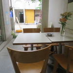 カフェパーチェ - 灰皿のあるテラス席