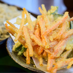 生そば 冨士川 - ◆十割天もり@1,580円　の天ぷら。盛りは良好。