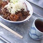 ホルモン丼　お茶