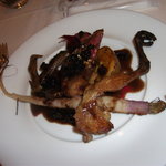 ル･クール - ヴィヤンド／フランス産ハトのロースト、内臓入り赤ワインソース